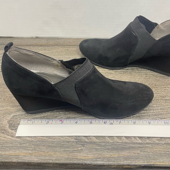 Bandolino Black Wedge Ankle Boots suede. 8M women’s. Shoe. Pre-owned - Picture 6 of 9